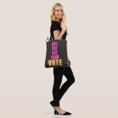 Roer uw stem roze neon tote bag (Op model)