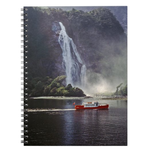 Roerende herfsten in Milford geluid - Nieuw-Zeelan Notitieboek (Voorkant)