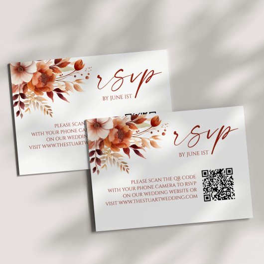 Roestbruine Bloemencode QR Code Trouw RSVP Kaart