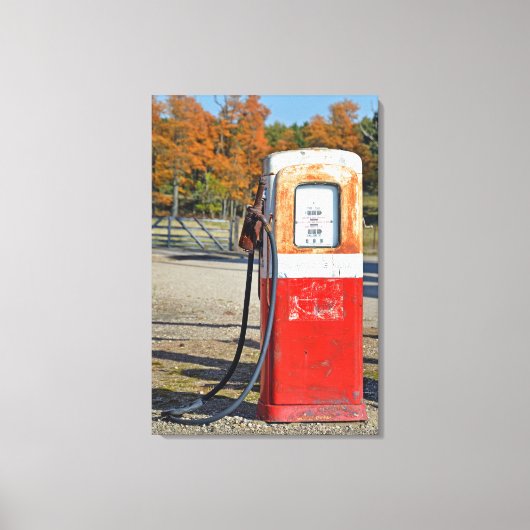 Roestige benzinepomp canvas afdruk (Voorkant)