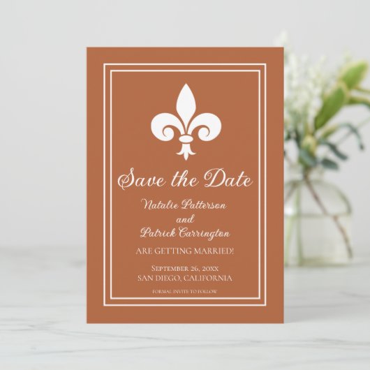 Roestige Fleur de Lis Save the Date uitnodiging (Staand voorkant)