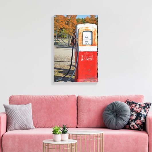 Roestige gaspomp canvas afdruk (Insitu (Woonkamer))