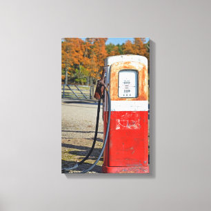 Roestige gaspomp canvas afdruk
