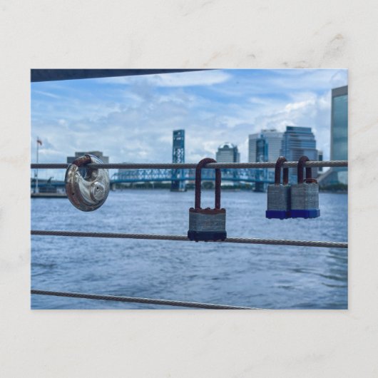 Roestige Liefdessloten Briefkaart (Voorkant)