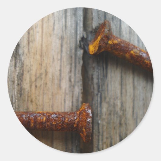 Roestige nagels in hout2 ronde sticker (Voorkant)