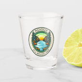 Rogue Wild en de Schilderachtig rivier Badge Shot Glas (Voorkant)