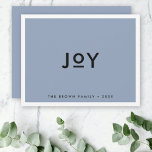 Roke Blue Joy | Minimale moderne kerst Feestdagenkaart<br><div class="desc">Eenvoudige,  stijlvolle,  trendy 'vreugde' flatcard met moderne,  minimalistische typografie in het zwart op een pastelrookkblauwe achtergrond,  voorzien van een eenvoudige witte rand. De naam en het jaar kunnen eenvoudig worden aangepast voor een persoonlijke aanraking. Een bizarre,  minimale kerstkaart om uit de menigte te te komen! #Kerstmis #card #blue</div>