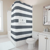 Roke Blue Stripe Familienaam & Monogram Douchegordijn (In situ)