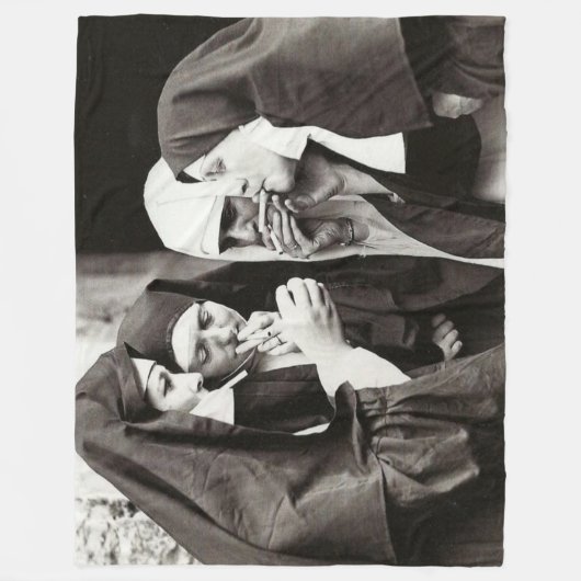 Roken Nuns  fotografie Fleece Deken (Voorkant)