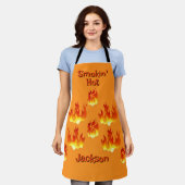 Rokheet oranje en rood all-over print schort (Gedragen)