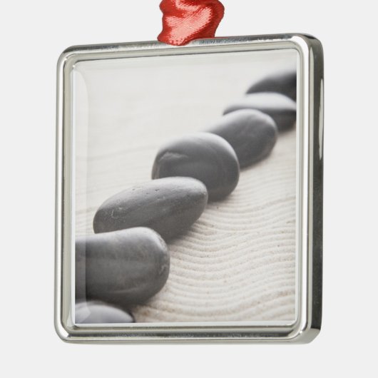 Rokken op zand metalen ornament (Links)