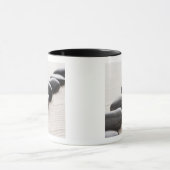 Rokken op zand mok (Midden)