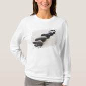Rokken op zand t-shirt (Voorkant)