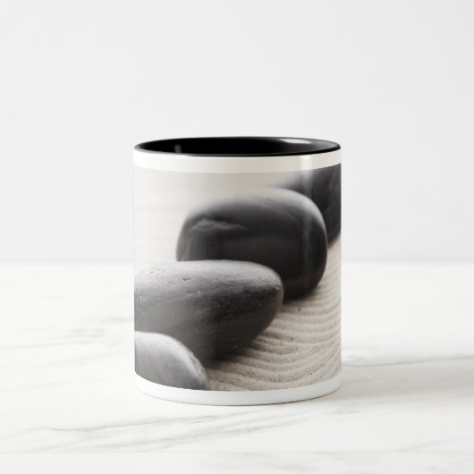 Rokken op zand tweekleurige koffiemok (Center)