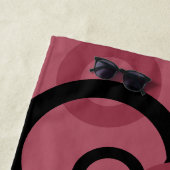 Roky Topaz en zwarte cirkels Strandlaken (In situ)