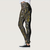 Rol bruine mossy houtslijp met gele lichen leggings (Links)