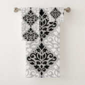 Rol Damask Gemengde Grootte Ptn B&W op Grijs Bad Handdoek (Insitu)