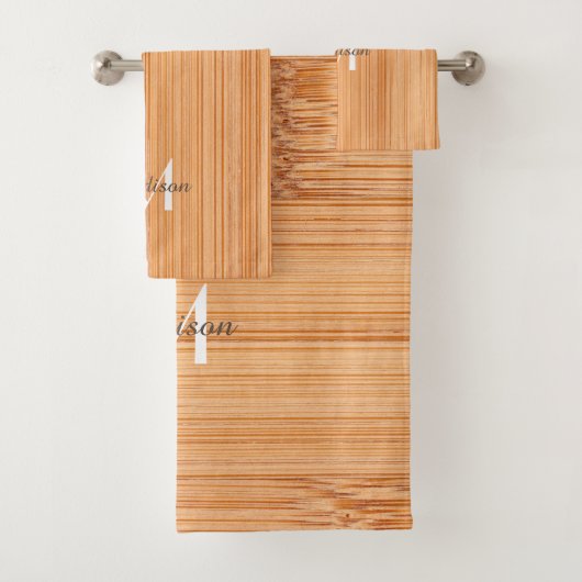 Rol lichtbruin bamboehout Monogram Bad Handdoek (Insitu)