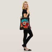 Rol met het – Grappig surfend sushi-ontwerp Tote Bag (Op model)