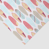 Rol, rood en blauw surfbord  tissuepapier (Detail)