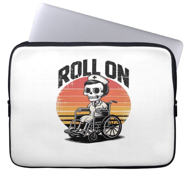 Roll On Skeleton Nurse – Dark Humor Healthcare VIB Laptop Sleeve (Voorkant)