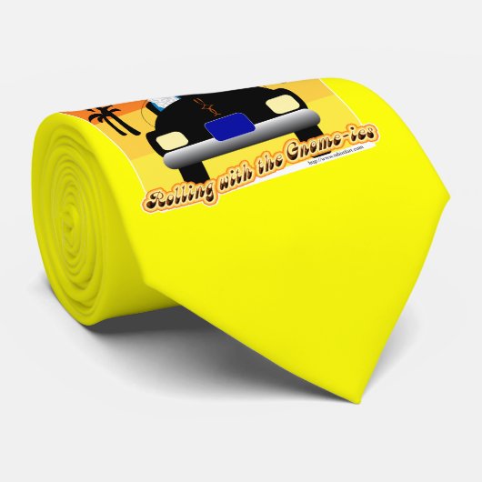 Rollen met de gnom-ies stropdas (Opgerold)