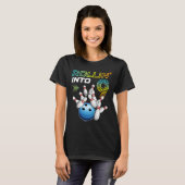 Rollen naar 9 Retro Bowling Verjaardagsfeest 9e Ge T-shirt (Voorkant volledig)