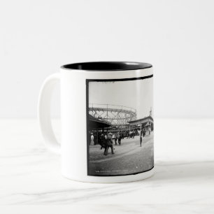 Roller Onderzetter, Euclid Beach, Cleveland, Ohio Tweekleurige Koffiemok