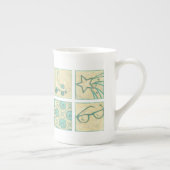 Roller Rink Woodblock Tekening door Chariklia Zarr Porselein Kop (Rechts)