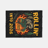 Rollin’ Into 2026 Funny Raccoon Dumpster Fire  Fleece Deken (Voorkant (Horizontaal))