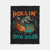 Rollin’ Into 2026 Funny Raccoon Dumpster Fire  Fleece Deken (Voorkant)