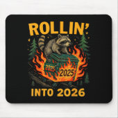 Rollin’ Into 2026 Funny Raccoon Dumpster Fire  Muismat (Voorkant)