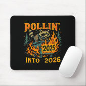 Rollin’ Into 2026 Funny Raccoon Dumpster Fire  Muismat (Met muis)