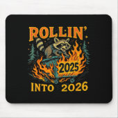 Rollin’ Into 2026 Funny Raccoon Dumpster Fire  Muismat (Voorkant)