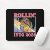 Rollin' Into 2026 Funny Raccoon Meme Happy New Yea Muismat (Met muis)