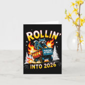 Rollin Into 2026 Funny Raccoon New Year Meme  Kaart (Gele Bloem)