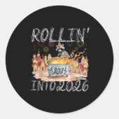 Rollin' Into 2026 Happy New Year Raccoon Men Women Ronde Sticker (Voorkant)