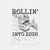 Rollin’ Into 2026 Raccoon Dumpster Fire New Year M Fleece Deken (Voorkant)