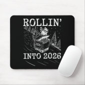 Rollin’ Into 2026 Raccoon Dumpster Fire New Year M Muismat (Met muis)