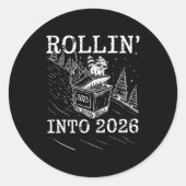 Rollin’ Into 2026 Raccoon Dumpster Fire New Year M Ronde Sticker (Voorkant)