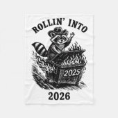 Rollin Into 2026 Raccoon Funny Dumpster Fire 2025  Fleece Deken (Voorkant)