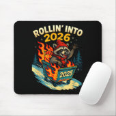 Rollin Into 2026 Raccoon Funny Dumpster Fire 2025  Muismat (Met muis)
