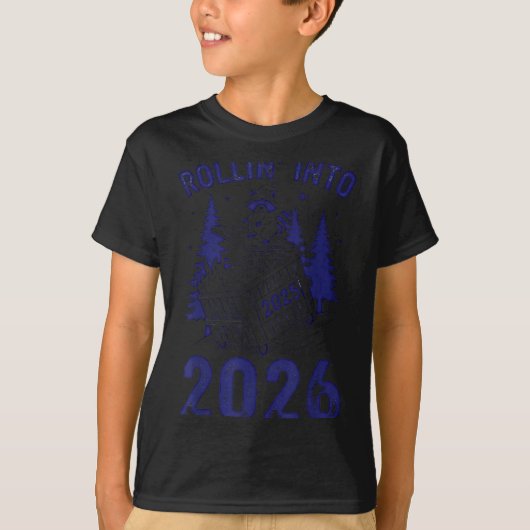 Rollin Into 2026 Raccoon Funny Dumpster Fire 2025 T-shirt (Voorkant)