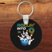 Rollin Into 9 Retro Bowling Birthday Party 9th Bir Sleutelhanger (Voorkant)