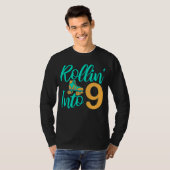 Rollin' Into 9 Roller Derby Schaatspartij Verjaard T-shirt (Voorkant volledig)
