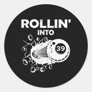 Rollin Into &#; Biljart &#; De Verjaardag Vlammen Ronde Sticker