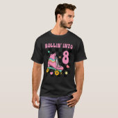 Rolling in 8 jaar oude rolschaatsen meisje 8e b t-shirt (Voorkant volledig)