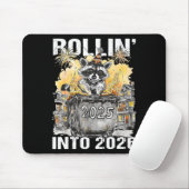 Rolling Into 2026 Trash Racoon Funny New Years Eve Muismat (Met muis)