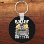 Rolling Into 2026 Trash Racoon Funny New Years Eve Sleutelhanger (Voorkant)
