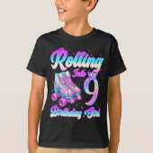 Rolling Into 9 Year Old Roller Skating 9th Birthda T-shirt (Voorkant)